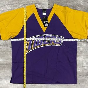 Scrub DUDZ‎ Top pullover Size XL LSU Tigers brand new